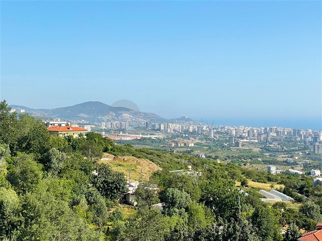 Простора вілла 11 + 2 з приватною ділянкою і панорамним видом на море