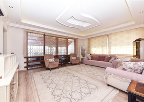 Простора вілла 11 + 2 з приватною ділянкою і панорамним видом на море