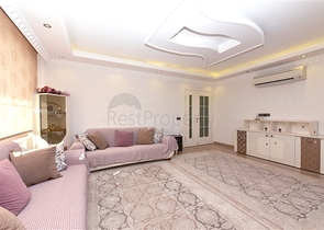 Простора вілла 11 + 2 з приватною ділянкою і панорамним видом на море