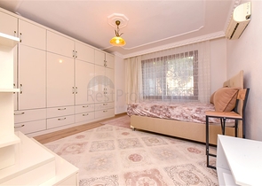 Простора вілла 11 + 2 з приватною ділянкою і панорамним видом на море