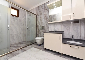 Простора вілла 11 + 2 з приватною ділянкою і панорамним видом на море