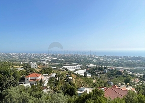 Простора вілла 11 + 2 з приватною ділянкою і панорамним видом на море