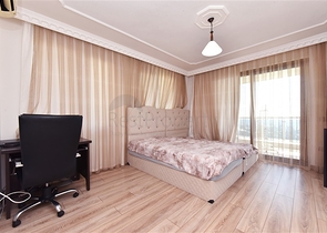 Простора вілла 11 + 2 з приватною ділянкою і панорамним видом на море