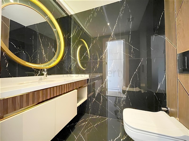 Сучасний пентхаус 2 + 1 в оренду в центрі Аланії-всього в 150 метрах від моря