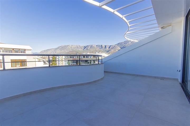 Розкішний пентхаус з видом на море в 50 метрах від моря