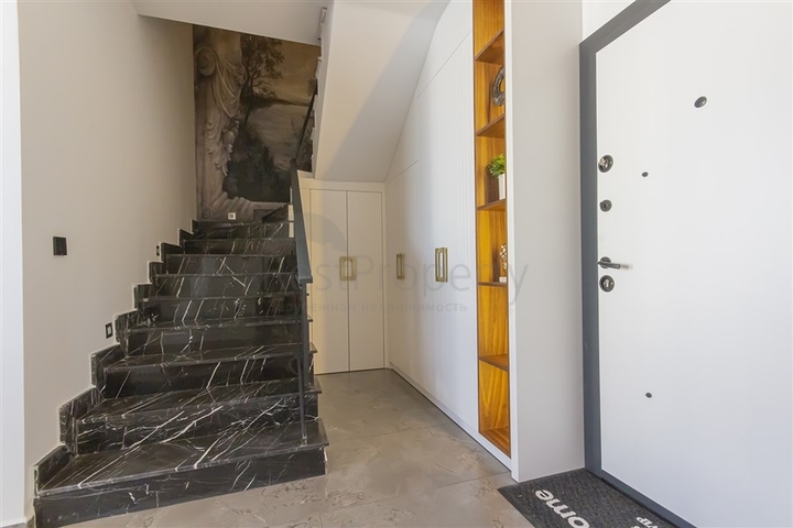 Розкішний пентхаус з видом на море в 50 метрах від моря