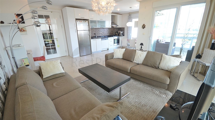 Простора квартира 4+2 в комплексі з розкішною інфраструктурою в Аланьї