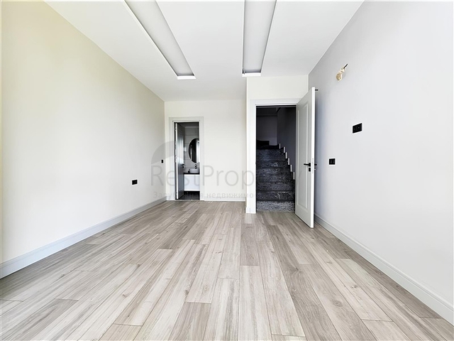 Просторий дуплекс 4 + 1 в районі Оба – поєднання затишку, тиші і якості