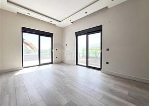 Просторий дуплекс 4 + 1 в районі Оба – поєднання затишку, тиші і якості