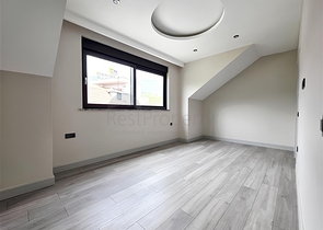 Просторий дуплекс 4 + 1 в районі Оба – поєднання затишку, тиші і якості