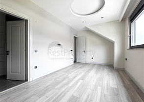 Просторий дуплекс 4 + 1 в районі Оба – поєднання затишку, тиші і якості