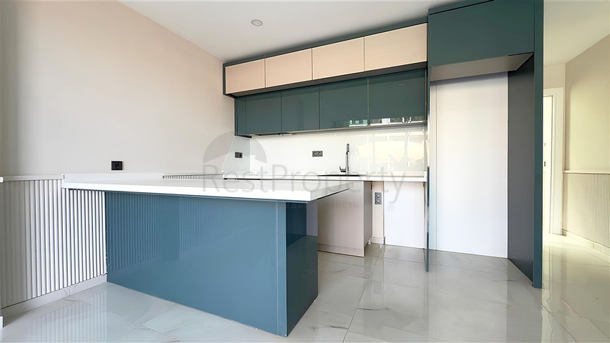 Сучасний дуплекс 2 + 1 з садом в комплексі біля моря 