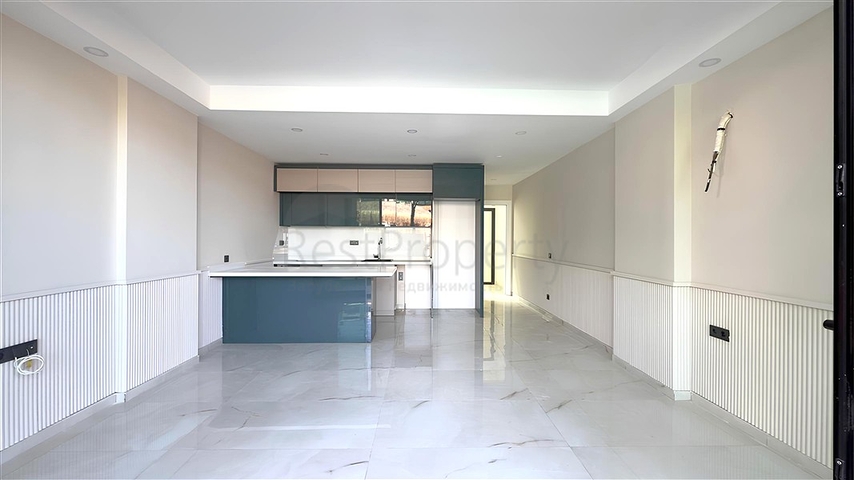 Сучасний дуплекс 2 + 1 з садом в комплексі біля моря 