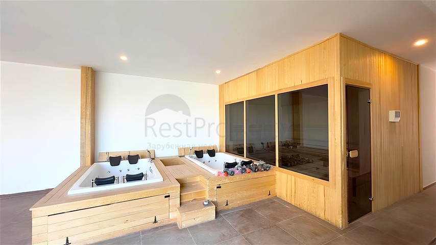 Сучасний дуплекс 2 + 1 з садом в комплексі біля моря 