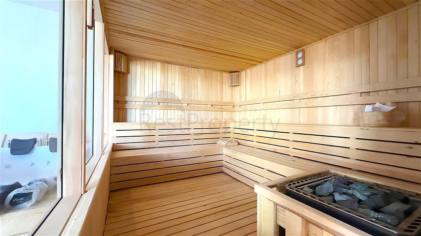 Сучасний дуплекс 2 + 1 з садом в комплексі біля моря 