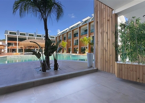 Сучасний дуплекс 2 + 1 з садом в комплексі біля моря 