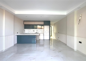 Сучасний дуплекс 2 + 1 з садом в комплексі біля моря 