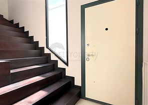 Сучасний дуплекс 2 + 1 з садом в комплексі біля моря 