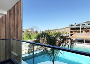 Сучасний дуплекс 2 + 1 з садом в комплексі біля моря 