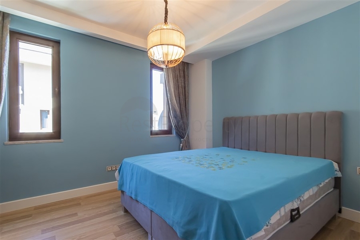 Простора мебльована квартира з видом на море в мальовничому районі біля моря