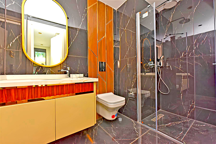 Сучасна квартира 2 + 1 в центрі Аланії-крокова доступність до моря і всієї інфраструктури