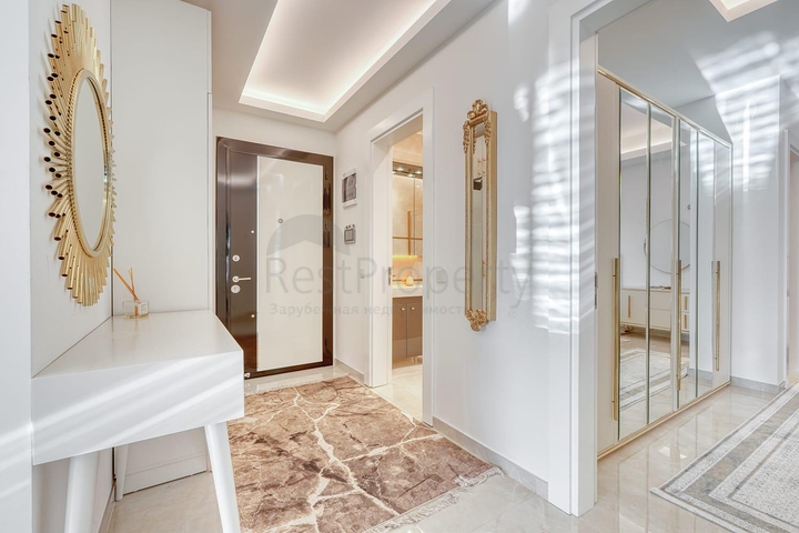 Сучасна квартира біля моря в розвиненому районі Аланії