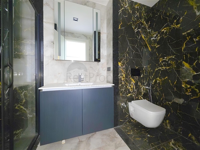 Розкішна квартира біля моря з розвиненою інфраструктурою в Тюрклері