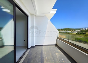 Розкішна квартира біля моря з розвиненою інфраструктурою в Тюрклері