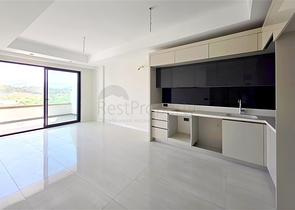 Розкішна квартира біля моря з розвиненою інфраструктурою в Тюрклері