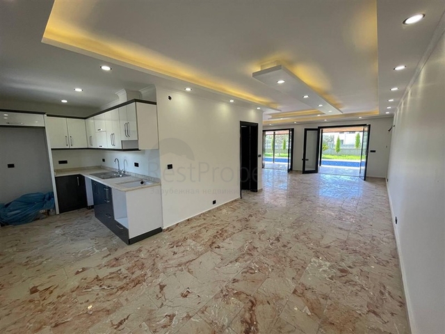 Затишна вілла з великою ділянкою-комфорт і тиша в оточенні природи