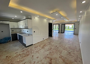 Затишна вілла з великою ділянкою-комфорт і тиша в оточенні природи