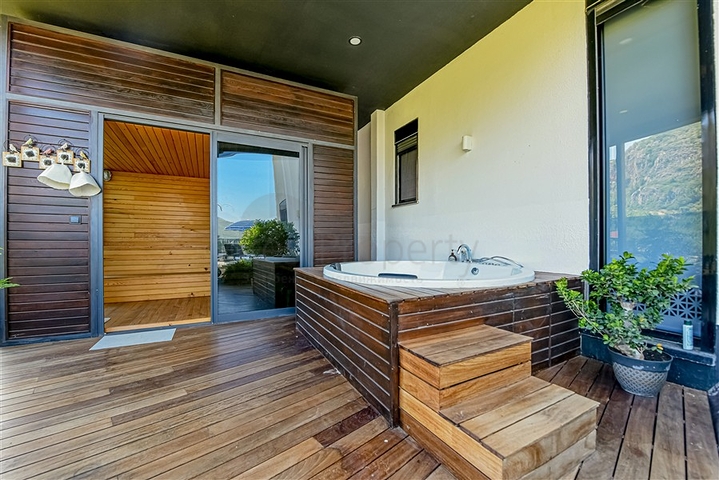 Розкішна вілла з панорамним видом на море-ідеальне поєднання затишку, стилю і самоти