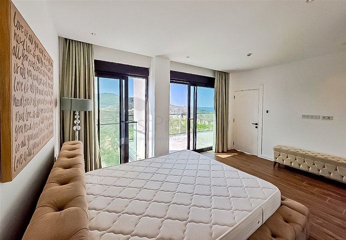 Сучасна вілла з морським видом в оточенні природи і преміального комфорту