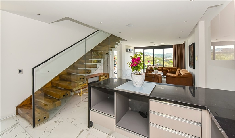 Сучасна вілла з морським видом в оточенні природи і преміального комфорту