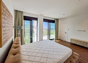 Сучасна вілла з морським видом в оточенні природи і преміального комфорту