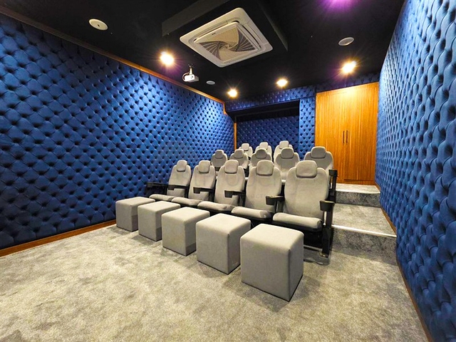 Сучасні апартаменти з панорамним видом на море 