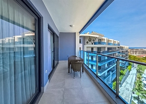 Сучасні апартаменти з панорамним видом на море 