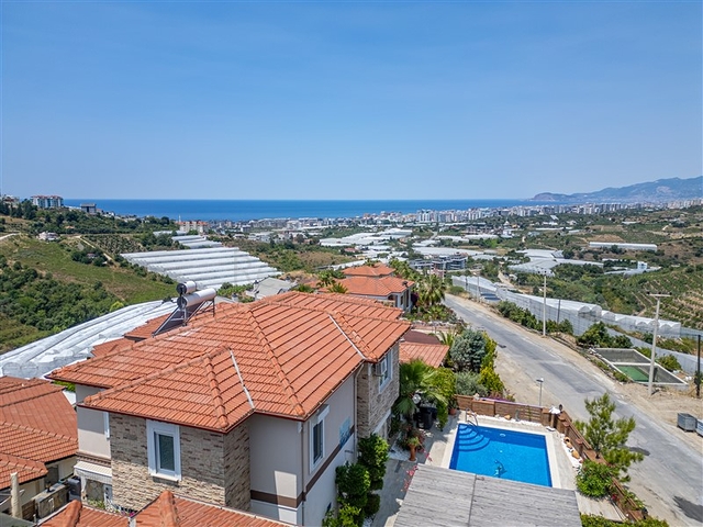 Ідеальний будинок біля моря: простора вілла з видом на Середземне море