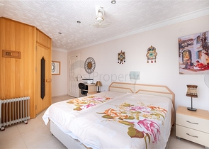 Ідеальний будинок біля моря: простора вілла з видом на Середземне море