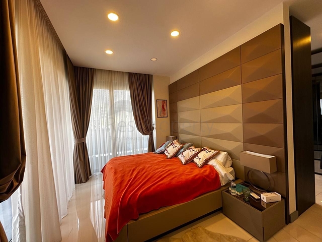 Просторий дуплекс біля моря в преміум-комплексі - для цінителів високого рівня життя