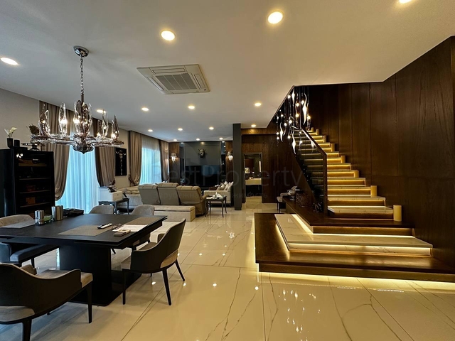 Просторий дуплекс біля моря в преміум-комплексі - для цінителів високого рівня життя