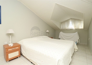 Дворівнева мебльована квартира 3 + 1 з просторою терасою в центрі Аланії