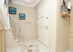 Дворівнева мебльована квартира 3 + 1 з просторою терасою в центрі Аланії