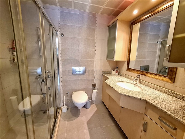 Затишна квартира з просторим плануванням в мальовничому районі Оба