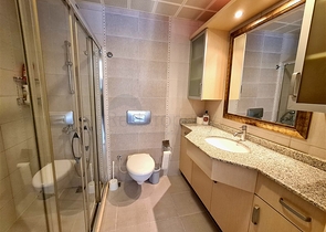 Затишна квартира з просторим плануванням в мальовничому районі Оба