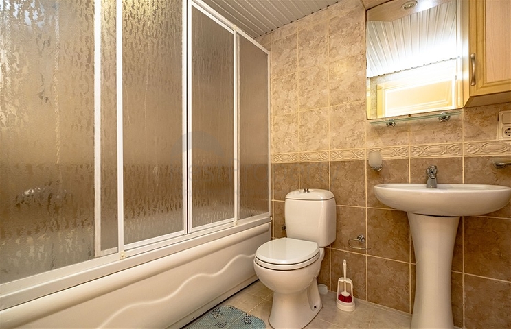 Просторий пентхаус 4 + 1 в затишному житловому комплексі в районі Оба-комфорт для всієї родини