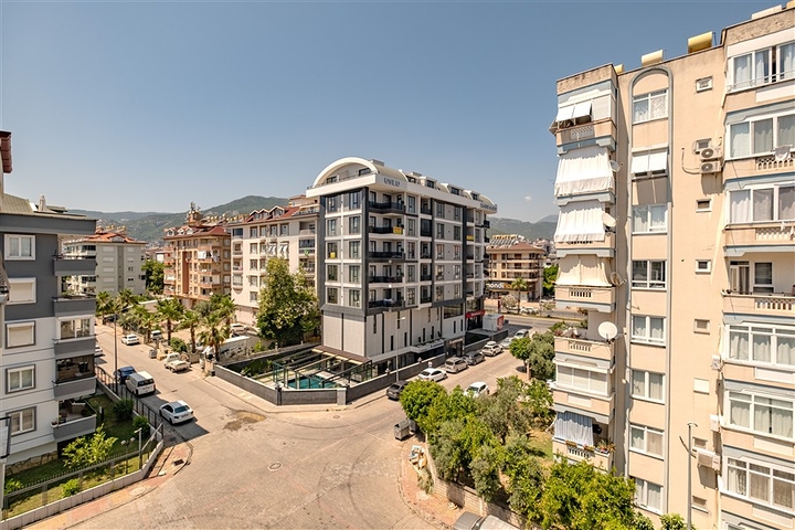 Просторий пентхаус 4 + 1 в затишному житловому комплексі в районі Оба-комфорт для всієї родини