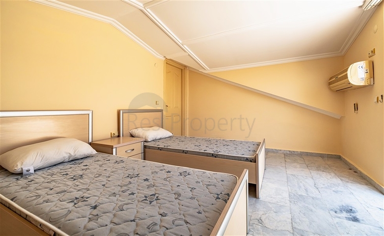 Просторий пентхаус 4 + 1 в затишному житловому комплексі в районі Оба-комфорт для всієї родини