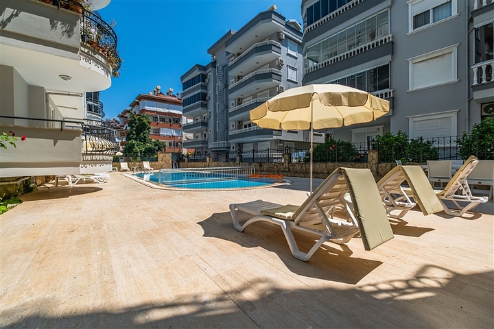 Просторий пентхаус 4 + 1 в затишному житловому комплексі в районі Оба-комфорт для всієї родини