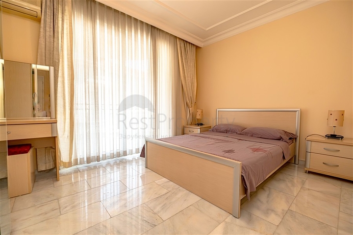 Просторий пентхаус 4 + 1 в затишному житловому комплексі в районі Оба-комфорт для всієї родини